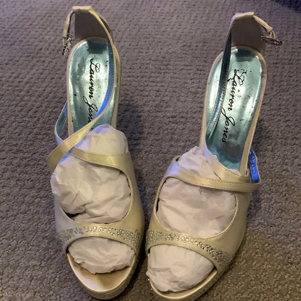 Ivory satin bridal shoes with rhinestone embellishment.  Size 8. Gently worn.